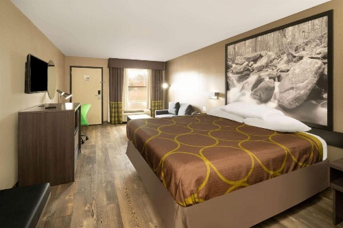 Super 8 by Wyndham Cleveland image 11