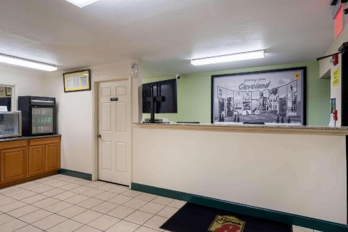 Super 8 by Wyndham Cleveland image 18