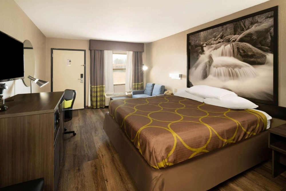 Super 8 by Wyndham Cleveland Main image