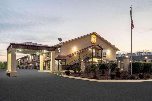 Super 8 by Wyndham Cleveland image 19