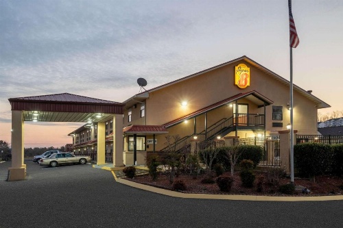 Super 8 by Wyndham Cleveland image 20