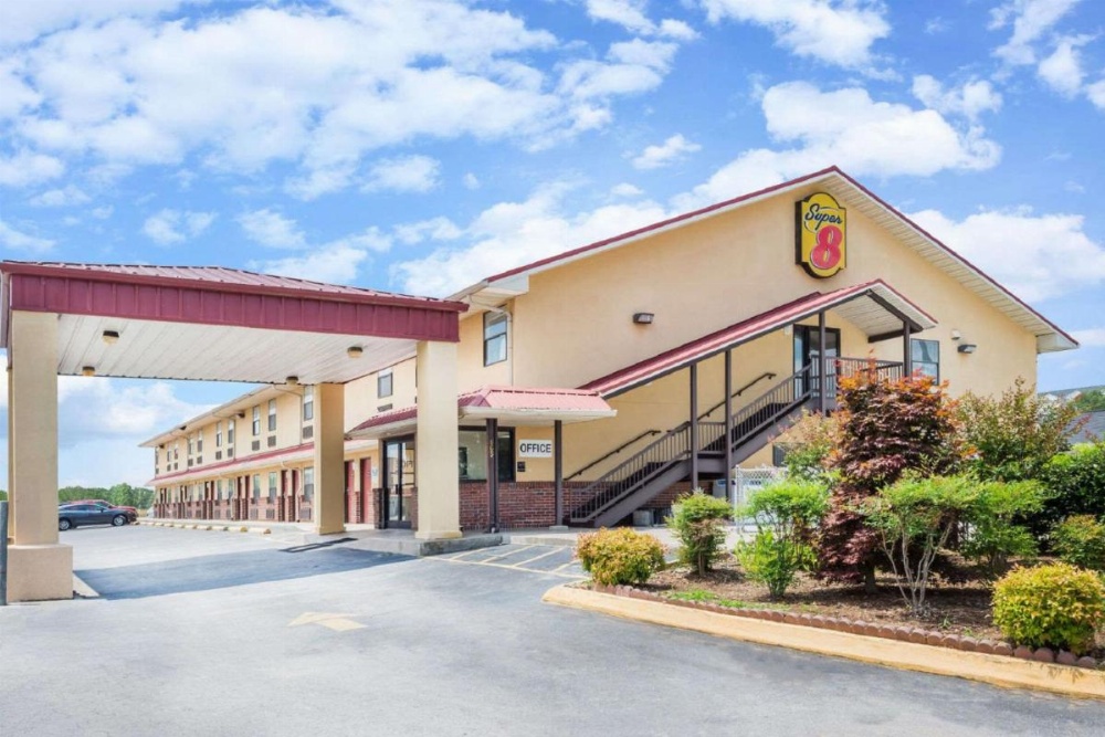 Super 8 by Wyndham Cleveland Image 46